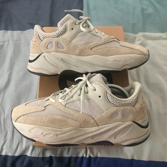 Adidas Yeezy Boost 700 